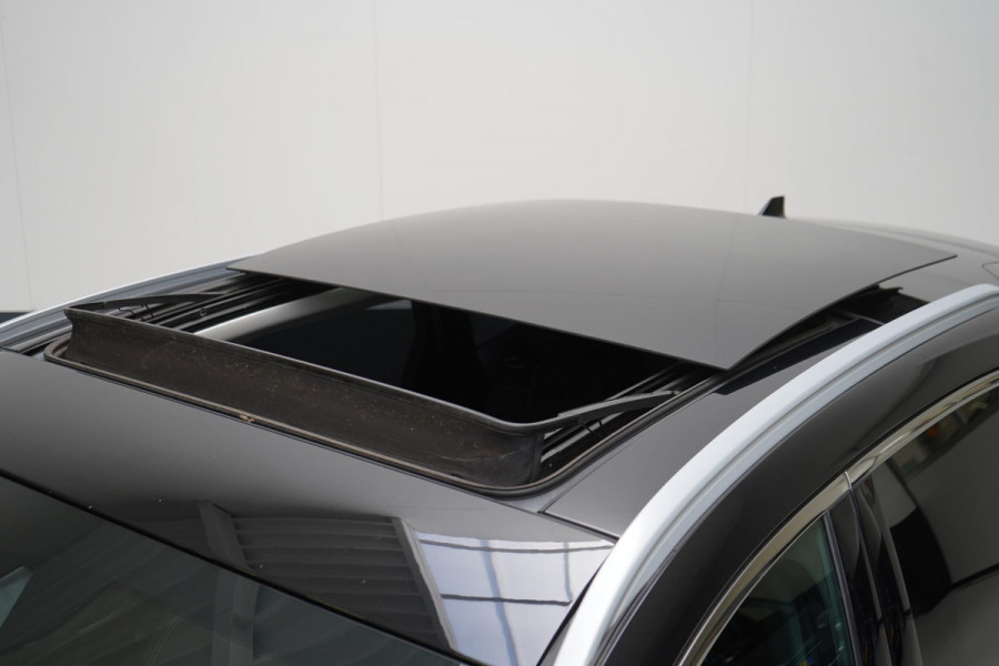 Ford Kuga 2.5 PHEV Titanium | Panoramadak | Trekhaak | Adaptive cruise | Climate control | Stoelverwarming