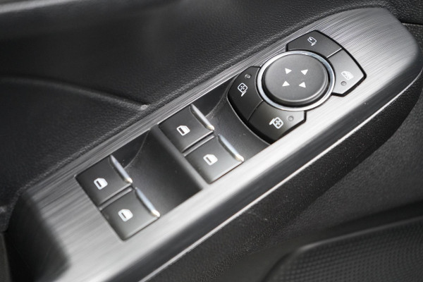 Ford Kuga 2.5 PHEV Titanium | Panoramadak | Trekhaak | Adaptive cruise | Climate control | Stoelverwarming