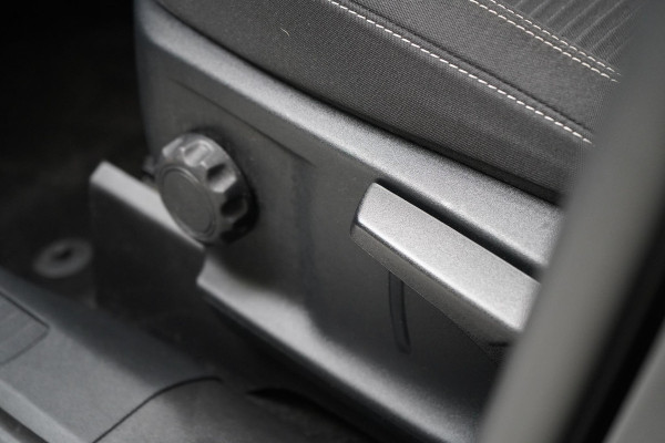 Ford Kuga 2.5 PHEV Titanium | Panoramadak | Trekhaak | Adaptive cruise | Climate control | Stoelverwarming