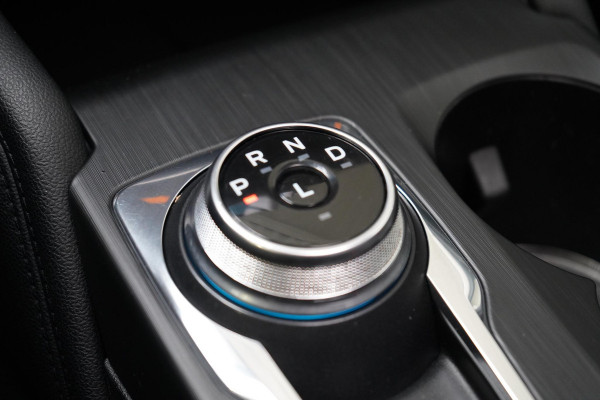 Ford Kuga 2.5 PHEV Titanium | Panoramadak | Trekhaak | Adaptive cruise | Climate control | Stoelverwarming