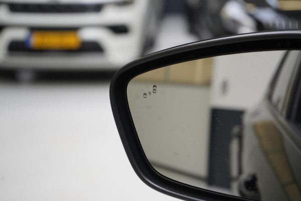 Ford Kuga 2.5 PHEV Titanium | Panoramadak | Trekhaak | Adaptive cruise | Climate control | Stoelverwarming