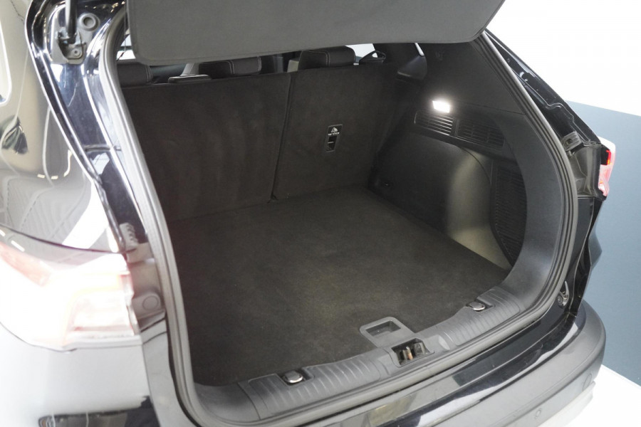 Ford Kuga 2.5 PHEV Titanium | Panoramadak | Trekhaak | Adaptive cruise | Climate control | Stoelverwarming