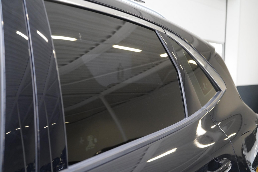 Ford Kuga 2.5 PHEV Titanium | Panoramadak | Trekhaak | Adaptive cruise | Climate control | Stoelverwarming