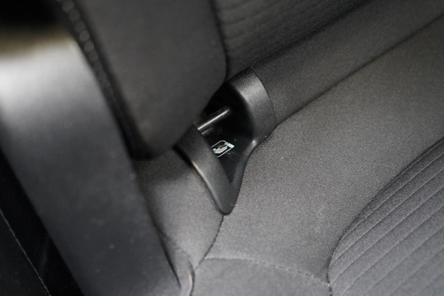 Ford Kuga 2.5 PHEV Titanium | Panoramadak | Trekhaak | Adaptive cruise | Climate control | Stoelverwarming