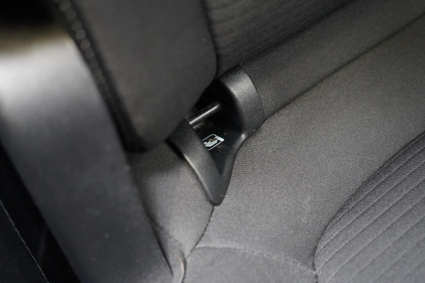 Ford Kuga 2.5 PHEV Titanium | Panoramadak | Trekhaak | Adaptive cruise | Climate control | Stoelverwarming