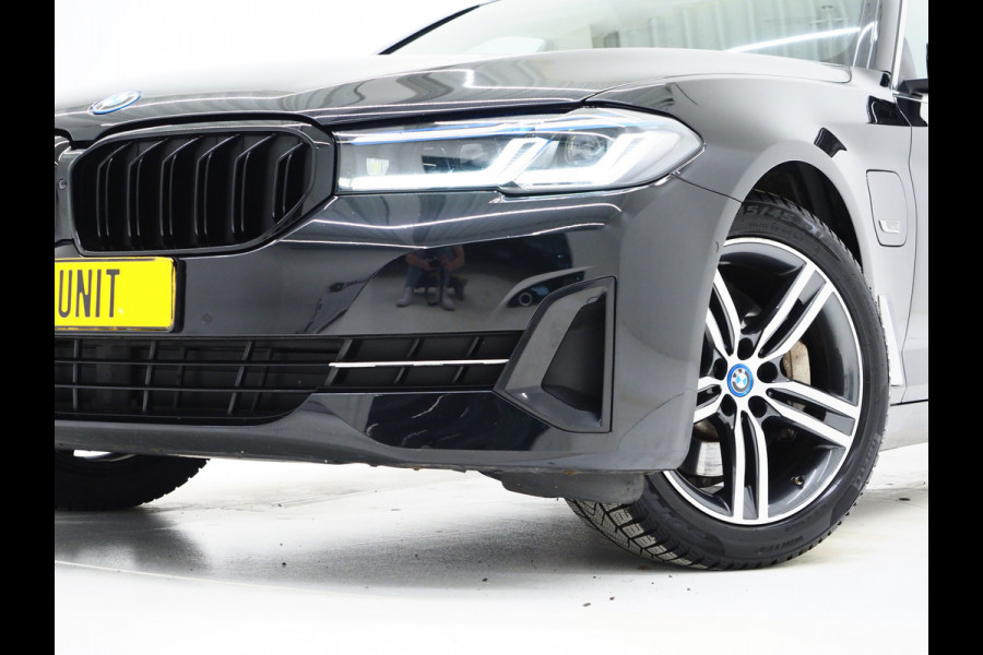 BMW 5 Serie Touring 530e Shadow Line | NL auto | Leder | LaserLED | Camera | Memory | Dodehoek | Cruise | DAB | Carplay