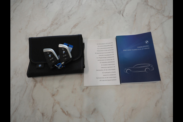 BMW 5 Serie Touring 530e Shadow Line | NL auto | Leder | LaserLED | Camera | Memory | Dodehoek | Cruise | DAB | Carplay