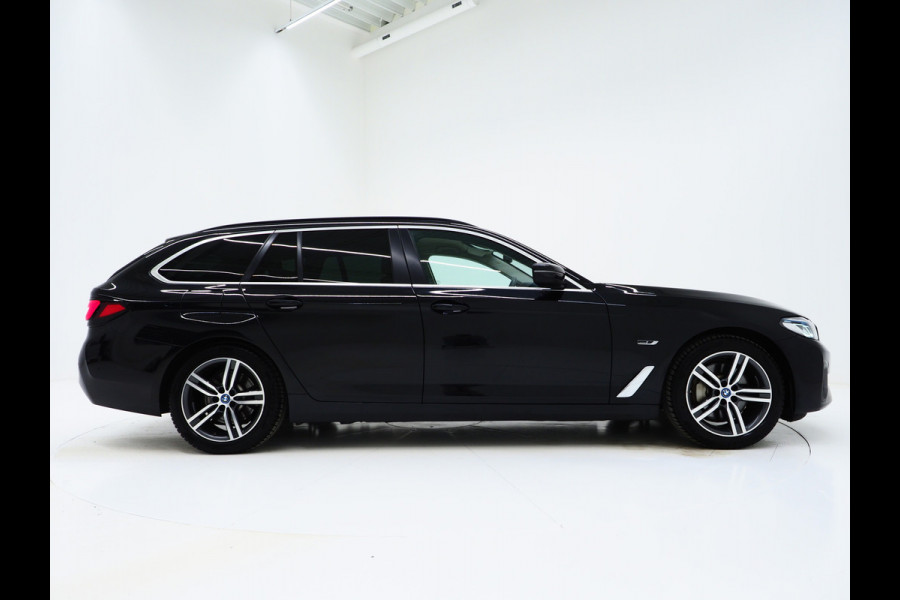 BMW 5 Serie Touring 530e Shadow Line | NL auto | Leder | LaserLED | Camera | Memory | Dodehoek | Cruise | DAB | Carplay