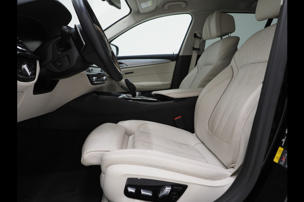 BMW 5 Serie Touring 530e Shadow Line | NL auto | Leder | LaserLED | Camera | Memory | Dodehoek | Cruise | DAB | Carplay