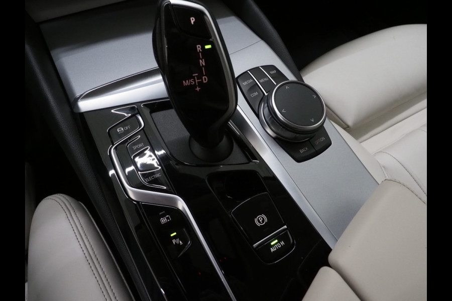 BMW 5 Serie Touring 530e Shadow Line | NL auto | Leder | LaserLED | Camera | Memory | Dodehoek | Cruise | DAB | Carplay