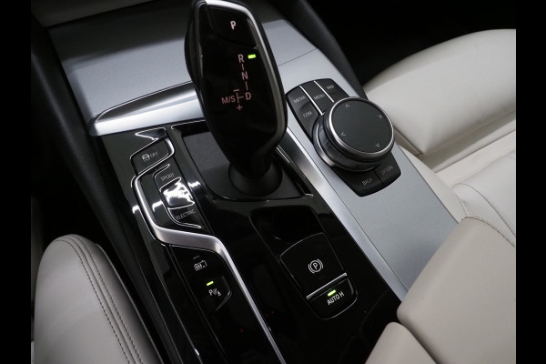 BMW 5 Serie Touring 530e Shadow Line | NL auto | Leder | LaserLED | Camera | Memory | Dodehoek | Cruise | DAB | Carplay