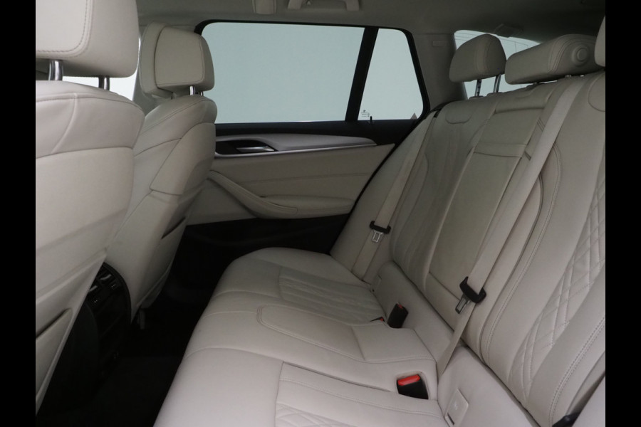 BMW 5 Serie Touring 530e Shadow Line | NL auto | Leder | LaserLED | Camera | Memory | Dodehoek | Cruise | DAB | Carplay