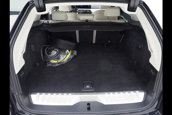BMW 5 Serie Touring 530e Shadow Line | NL auto | Leder | LaserLED | Camera | Memory | Dodehoek | Cruise | DAB | Carplay