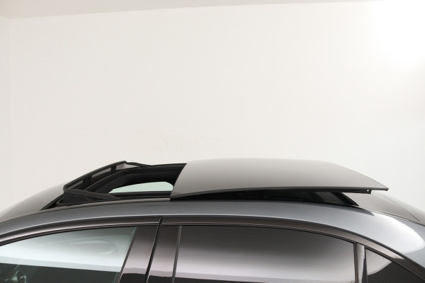 Mercedes-Benz C-Klasse 180 Solution AMG (PANORAMADAK, MULTIBEAM LED, SFEERVERLICHTING, NIGHTPAKKET, PDC, CAMERA, NAVIGATIE)