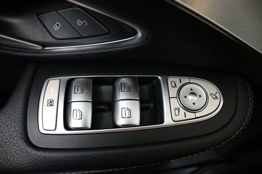 Mercedes-Benz C-Klasse 180 Solution AMG (PANORAMADAK, MULTIBEAM LED, SFEERVERLICHTING, NIGHTPAKKET, PDC, CAMERA, NAVIGATIE)