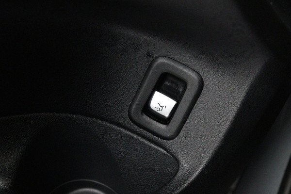 Mercedes-Benz C-Klasse 180 Solution AMG (PANORAMADAK, MULTIBEAM LED, SFEERVERLICHTING, NIGHTPAKKET, PDC, CAMERA, NAVIGATIE)