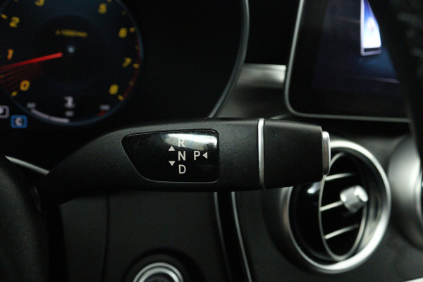 Mercedes-Benz C-Klasse 180 Solution AMG (PANORAMADAK, MULTIBEAM LED, SFEERVERLICHTING, NIGHTPAKKET, PDC, CAMERA, NAVIGATIE)
