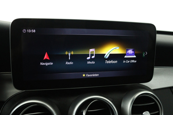 Mercedes-Benz C-Klasse 180 Solution AMG (PANORAMADAK, MULTIBEAM LED, SFEERVERLICHTING, NIGHTPAKKET, PDC, CAMERA, NAVIGATIE)