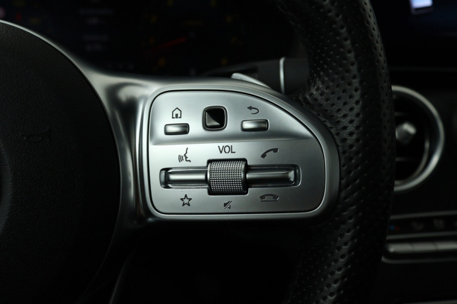 Mercedes-Benz C-Klasse 180 Solution AMG (PANORAMADAK, MULTIBEAM LED, SFEERVERLICHTING, NIGHTPAKKET, PDC, CAMERA, NAVIGATIE)