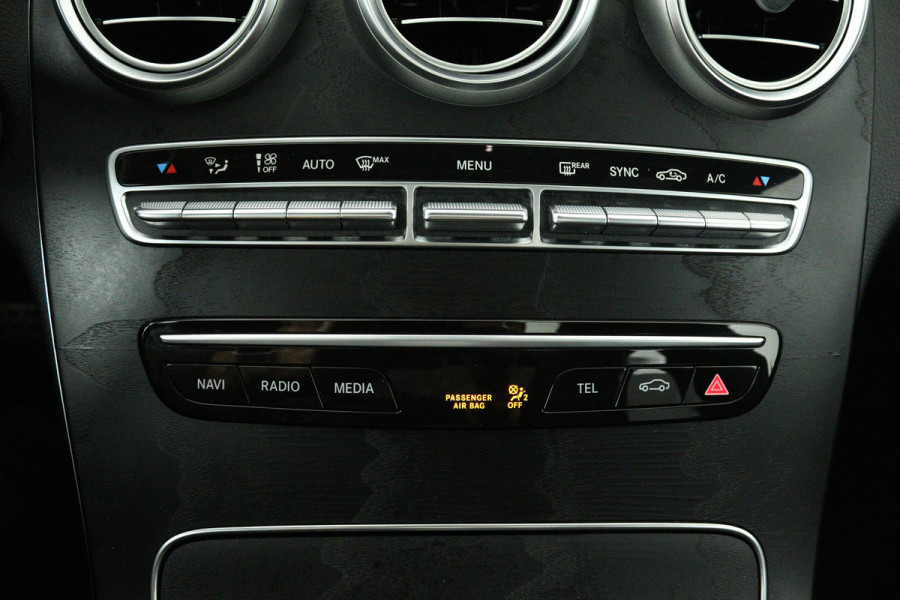 Mercedes-Benz C-Klasse 180 Solution AMG (PANORAMADAK, MULTIBEAM LED, SFEERVERLICHTING, NIGHTPAKKET, PDC, CAMERA, NAVIGATIE)