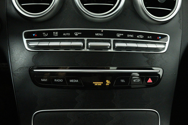 Mercedes-Benz C-Klasse 180 Solution AMG (PANORAMADAK, MULTIBEAM LED, SFEERVERLICHTING, NIGHTPAKKET, PDC, CAMERA, NAVIGATIE)
