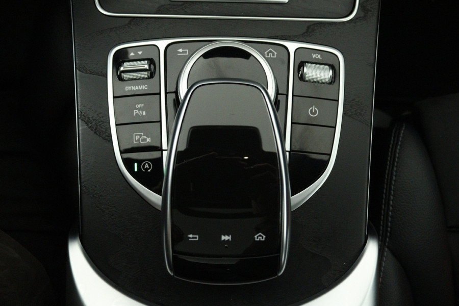 Mercedes-Benz C-Klasse 180 Solution AMG (PANORAMADAK, MULTIBEAM LED, SFEERVERLICHTING, NIGHTPAKKET, PDC, CAMERA, NAVIGATIE)