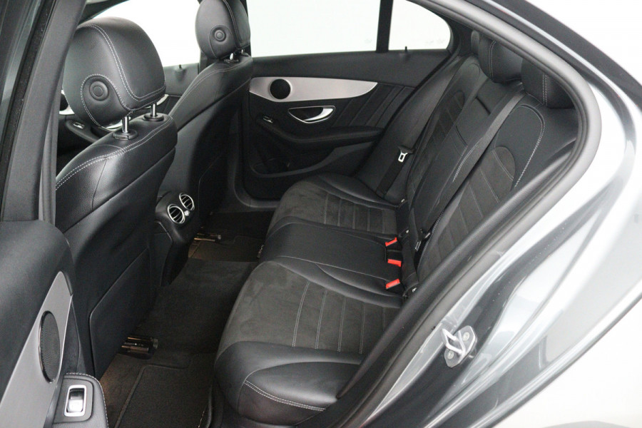 Mercedes-Benz C-Klasse 180 Solution AMG (PANORAMADAK, MULTIBEAM LED, SFEERVERLICHTING, NIGHTPAKKET, PDC, CAMERA, NAVIGATIE)