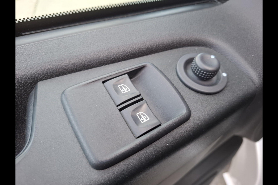 Renault Trafic 1.6 dCi T27 L1H1 Générique AIRCO / CRUISE CONTROLE / NAVI / TREKHAAK / EURO 6 / MARGE AUTO !!!