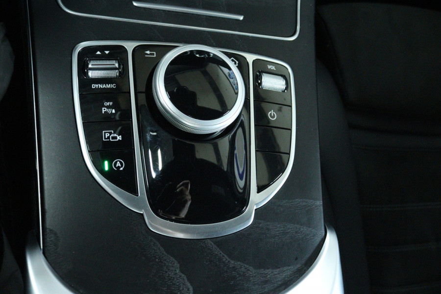 Mercedes-Benz C-Klasse 180 Business Solution AMG (PANORAMADAK, ADAPTIVE CRUISE, STOELVERWARMING, PDC, CAMERA, NAVIGATIE)