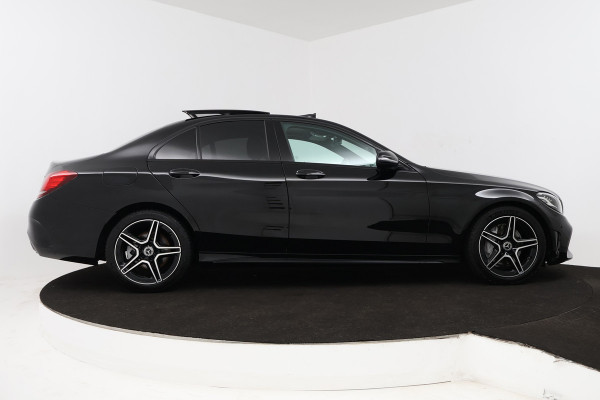 Mercedes-Benz C-Klasse 180 Business Solution AMG (PANORAMADAK, ADAPTIVE CRUISE, STOELVERWARMING, PDC, CAMERA, NAVIGATIE)