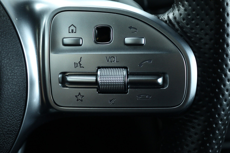 Mercedes-Benz C-Klasse 180 Business Solution AMG (PANORAMADAK, ADAPTIVE CRUISE, STOELVERWARMING, PDC, CAMERA, NAVIGATIE)