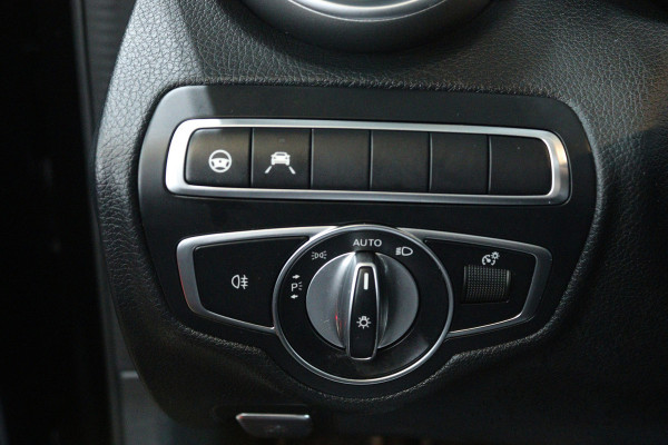 Mercedes-Benz C-Klasse 180 Business Solution AMG (PANORAMADAK, ADAPTIVE CRUISE, STOELVERWARMING, PDC, CAMERA, NAVIGATIE)