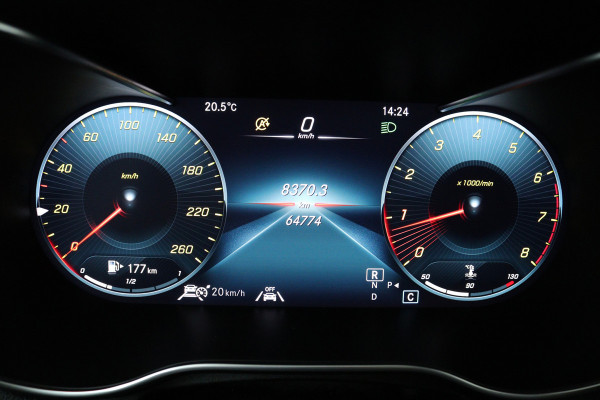 Mercedes-Benz C-Klasse 180 Business Solution AMG (PANORAMADAK, ADAPTIVE CRUISE, STOELVERWARMING, PDC, CAMERA, NAVIGATIE)