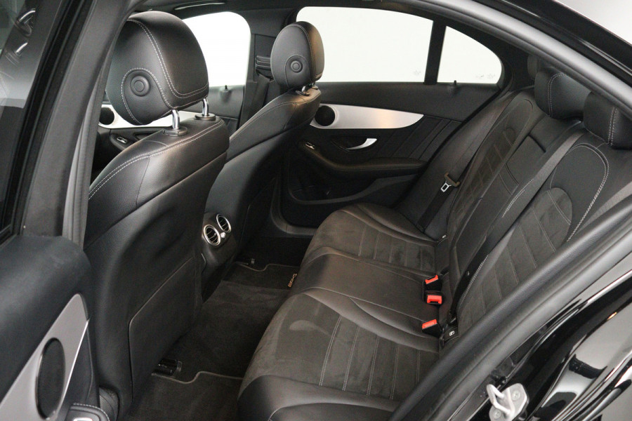 Mercedes-Benz C-Klasse 180 Business Solution AMG (PANORAMADAK, ADAPTIVE CRUISE, STOELVERWARMING, PDC, CAMERA, NAVIGATIE)