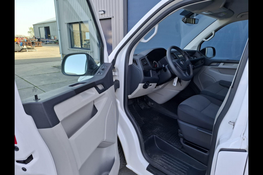 Volkswagen Transporter 2.0 TDI L1H1 Highline AIRCO / TREKHAAK / 3 ZITS / EURO 6 / N.A.P