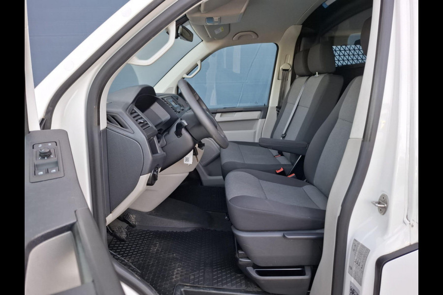 Volkswagen Transporter 2.0 TDI L1H1 Highline AIRCO / TREKHAAK / 3 ZITS / EURO 6 / N.A.P