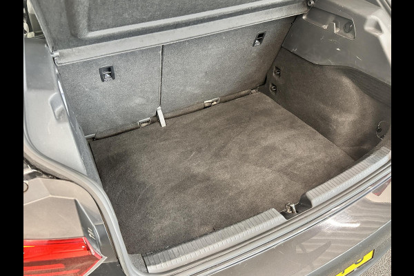 Volkswagen ID.3 Pro 58 kWh SOH 91% Airco ECC Navi Carplay Adaptive Cruise Control 18" LM Velgen East Derry Full LED PDC