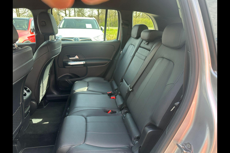 Mercedes-Benz Glb 200 Business Solution Luxury 163pk | Dodehoeksensoren | Elektrische Achterklep | Volledig Leder | Stoelverwarming | Achteruitrijcamera | Eerste eigenaar