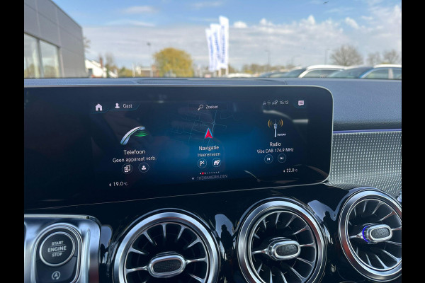 Mercedes-Benz Glb 200 Business Solution Luxury 163pk | Dodehoeksensoren | Elektrische Achterklep | Volledig Leder | Stoelverwarming | Achteruitrijcamera | Eerste eigenaar