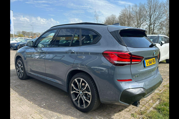 BMW X1 xDrive25e eDrive M Sport | Plug-in Hybride | PHEV | 220pk | Panoramadak | Storm Bay Metallic | 19 inch | M Pakket | Camera | Sportstoelen | Led verlichting | Head Up Display | Shadowline Exterieur