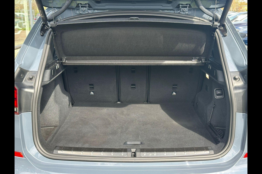 BMW X1 xDrive25e eDrive M Sport | Plug-in Hybride | PHEV | 220pk | Panoramadak | Storm Bay Metallic | 19 inch | M Pakket | Camera | Sportstoelen | Led verlichting | Head Up Display | Shadowline Exterieur
