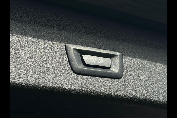 BMW X1 xDrive25e eDrive M Sport | Plug-in Hybride | PHEV | 220pk | Panoramadak | Storm Bay Metallic | 19 inch | M Pakket | Camera | Sportstoelen | Led verlichting | Head Up Display | Shadowline Exterieur