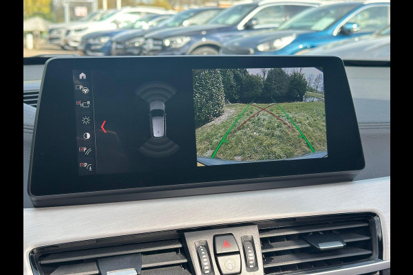 BMW X1 xDrive25e eDrive M Sport | Plug-in Hybride | PHEV | 220pk | Panoramadak | Storm Bay Metallic | 19 inch | M Pakket | Camera | Sportstoelen | Led verlichting | Head Up Display | Shadowline Exterieur