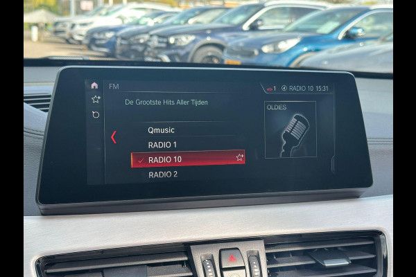 BMW X1 xDrive25e eDrive M Sport | Plug-in Hybride | PHEV | 220pk | Panoramadak | Storm Bay Metallic | 19 inch | M Pakket | Camera | Sportstoelen | Led verlichting | Head Up Display | Shadowline Exterieur