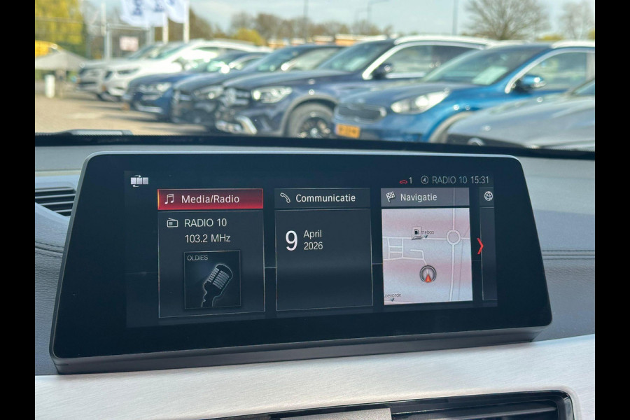 BMW X1 xDrive25e eDrive M Sport | Plug-in Hybride | PHEV | 220pk | Panoramadak | Storm Bay Metallic | 19 inch | M Pakket | Camera | Sportstoelen | Led verlichting | Head Up Display | Shadowline Exterieur