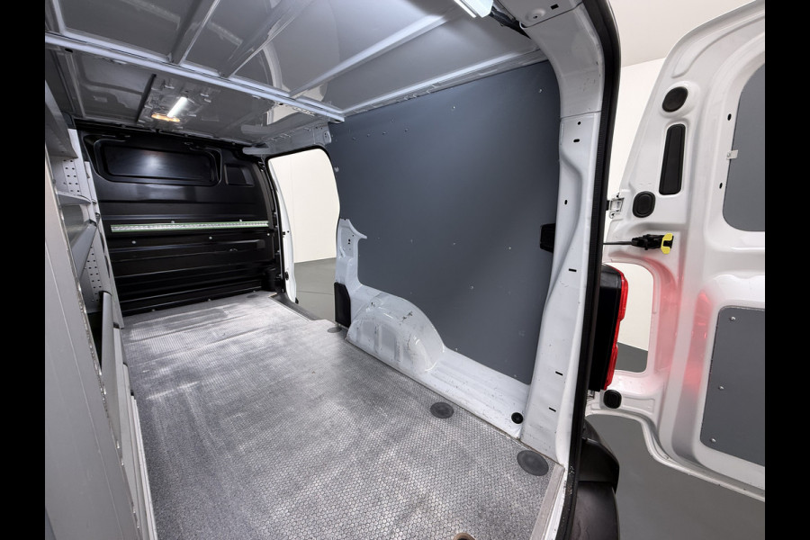 Opel Vivaro 2.0CDTi 145PK AUT-8 L3H1 3-Pers.*Bott inrichting* EURO-6 Navi Pdc ECC Apple Carplay Android Cruise Control Airco DAB Edition Betonplexvloer Bott-Inbouwkasten! Wandbetimmering Verlichting Achterdeuren Schuifdeur 1e Eigenaar Origineel Nederlandse Bus 2.500 trekvermogen! EURO-6