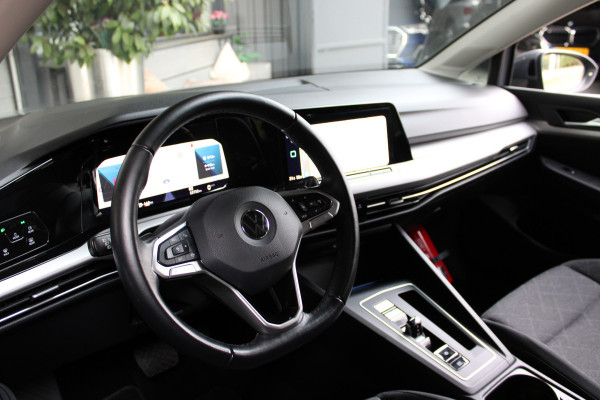 Volkswagen Golf Variant eTSI 110PK DSG LIFE NAVI/PDC/CARPLAY