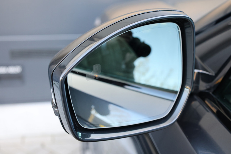 Land Rover Range Rover Velar 2.0 P400e | PANO | MEMORY | MERIDIAN | HUD | DODE HOEK | CARPLAY | CAMERA |