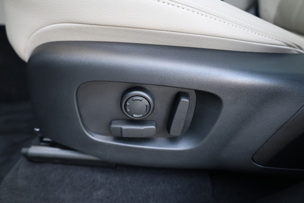 Land Rover Range Rover Velar 2.0 P400e | PANO | MEMORY | MERIDIAN | HUD | DODE HOEK | CARPLAY | CAMERA |