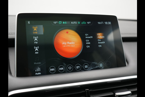 MG EHS 1.5 TGDI Luxury PHEV 259pk | Trekhaak | Panodak | Adaptive Cruise | 360 Camera | Lederen Sportstoelen Verwarmd | Keyless | Blis | LED Koplampen | Apple Carplay | Plug In Hybrid |